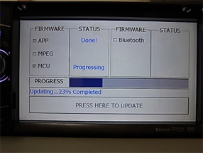 <b>2-7.</b> Cuando en la barra de estado de actualización se muestre el progreso de la actualización de MCU, no desenchufe, desconecte ni apague el NX501E hasta que haya finalizado la actualización.
Esta parte de la actualización tiene una duración aproximada de un minuto.