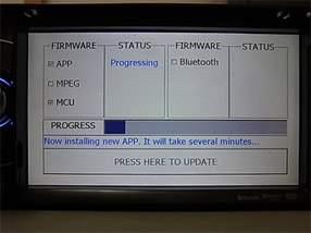 <b>2-6.</b> Wanneer u de statusbalk ziet waarin de voortgang van de 'APP'-update wordt weergegeven, mag u de NX501E niet loskoppelen of uitschakelen voordat de update is voltooid.
Dit deel van de update duurt ongeveer twee minuten.